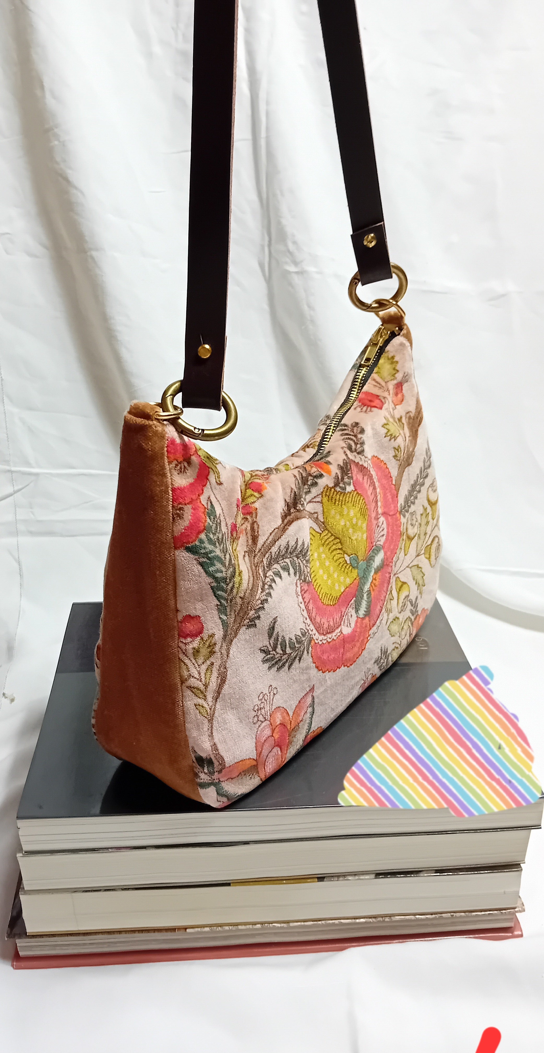 Bolso "Vica " en terciopelo flores.