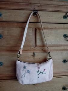 Baguete de flores bordadas a mano